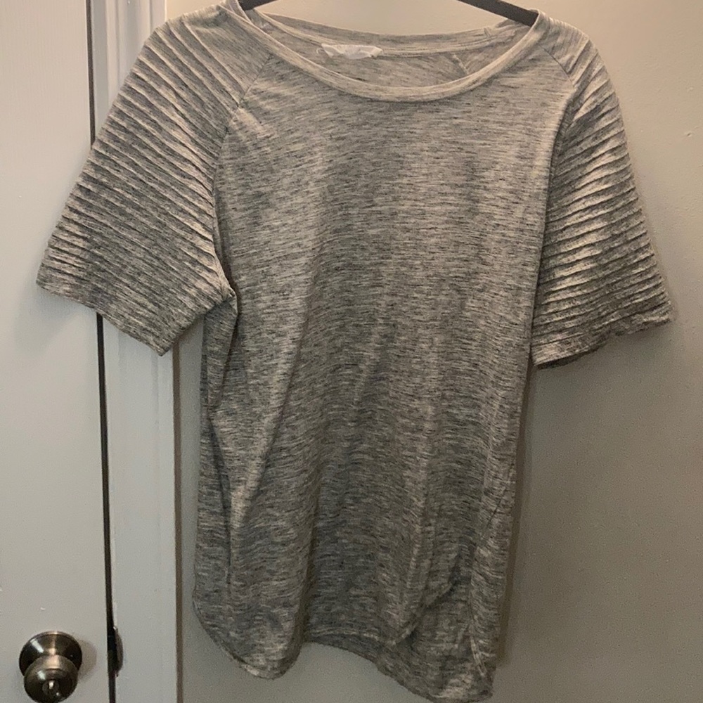 Gray short sleeve shirt